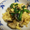 クックNY02NX☆'s cooksnap of when they made えのきとしいたけの卵炒め.