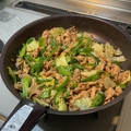 まんだちゃん's cooksnap of when they made 牛肉とレタスの炒め・中華風に♪.