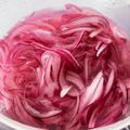 クックG1CG0C☆'s cooksnap of when they made 紫玉ねぎ。らっきょう酢に漬けるだけ.