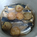 ちぃちぃぱっぱ★'s cooksnap of when they made 梅酒の梅でいわしの梅煮.