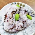 ＊なぁ＊'s cooksnap of when they made 枝豆とゆかりの塩昆布おにぎり.