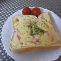 スタイリッシュママ's cooksnap of when they made 玉葱とベーコンのカレーマヨチーズトースト.