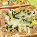 新妻あや's cooksnap of when they made 簡単リメイクでウマ〜♡鶏そぼろトースト.