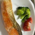 ATまま's cooksnap of when they made 簡単！鮭のムニエル〜ほうれん草ソテー添え.
