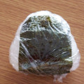 ﾋﾟﾛﾐ♡'s cooksnap of when they made おにぎりの海苔にはお醤油を塗って♪.