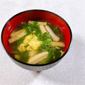 みぽぽ37's cooksnap of when they made 菊菜と油揚げのみそ汁.