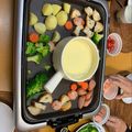クック3HCAZO☆'s cooksnap of when they made ホットプレートde簡単♡チーズフォンデュ.