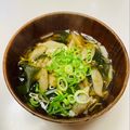 azbjbn's cooksnap of when they made ごま油香るごぼうとわかめの味噌汁.