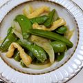 みっちゃん❇️68's cooksnap of when they made スナップえんどうと玉ねぎと油揚げの煮物.