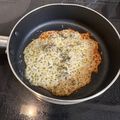 Aカエルくん's cooksnap of when they made パリパリチーズ　材料１つピザ用チーズだけ.