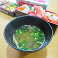 イベ長's cooksnap of when they made えのき消費に！えのきとわかめの味噌汁.