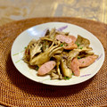 コムギ大好き's cooksnap of when they made 舞茸とウインナーのにんにく焦がし醤油炒め.
