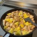 まんだちゃん's cooksnap of when they made 鶏とパイナップルの簡単炒め.