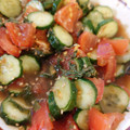 emikuneko's cooksnap of when they made トマトと胡瓜で！大葉とにんにくのマリネ.
