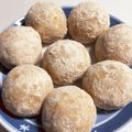 nekonyako's cooksnap of when they made 材料４つ✿ほろほろスノーボール✿.