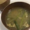 papikun's cooksnap of when they made ニラと油揚げの味噌汁.