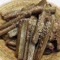 新妻あや's cooksnap of when they made 簡単おつまみ☆ゴマごぼうスティック.