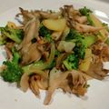 lick182182's cooksnap of when they made 簡単♪新じゃが舞茸ガーリックバター炒め.