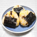 ＠迷子＠'s cooksnap of when they made 炒り卵と塩昆布のおにぎり.