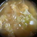 騎士団長EM's cooksnap of when they made 揚げと玉ねぎとキャベツのお味噌汁.