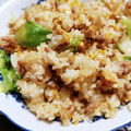 まーちゃん310's cooksnap of when they made 簡単♪ひき肉レタスチャーハン.