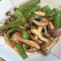 幸福な食卓's cooksnap of when they made 簡単♪ピーマンとしめじのおかか炒め.