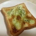 papikun's cooksnap of when they made 簡単！青いにんにく辣油トースト.