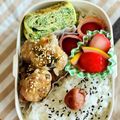 マルんちの丸顔's cooksnap of when they made 我が家の卵焼き～緑野菜刻んで入れてます！.