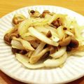 かなりんココりん's cooksnap of when they made しめじと玉ねぎのバター醤油炒め♪.