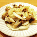 かなりんココりん's cooksnap of when they made しめじと玉ねぎのバター醤油炒め♪.