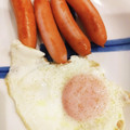 さおりらっくま's cooksnap of when they made 半熟目玉焼きウインナー添え.
