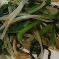 ヨシヨッシー's cooksnap of when they made ニラ、もやし、塩昆布の炒め物.