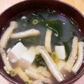 ママメイン！時々子供's cooksnap of when they made 豆腐とわかめと油揚げの味噌汁.