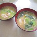 きらり流れ星's cooksnap of when they made 小松菜と玉ねぎと落とし玉子のお味噌汁.