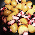 グラターイ's cooksnap of when they made タコとじゃがいものアヒージョ.