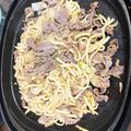 雁が音's cooksnap of when they made ホットプレート簡単激ウマすき焼き風うどん.