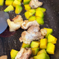 土屋はちまき's cooksnap of when they made 簡単☆鶏もも肉とアボカドの白だし炒め☆.