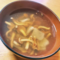 桜空星's cooksnap of when they made なめこと蒟蒻♪たっぷり きのこのお吸い物.