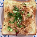 お塩と砂糖's cooksnap of when they made 簡単♪ピリ辛＊おかかネギマヨトースト＊.
