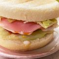 IHクッカー's cooksnap of when they made ●イングリッシュマフィンde簡単サンド●.