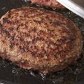 らっきー！'s cooksnap of when they made 元ステーキ職人が教えるハンバーグの焼き方.