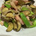 toshio39's cooksnap of when they made 厚切りベーコンとピーマン茄子の中華炒め.