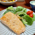 Superlittleboo's cooksnap of when they made 【サーモンムニエル】焼くだけ簡単.