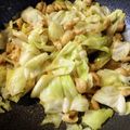 ラフロイグ31年's cooksnap of when they made 鶏皮で、キャベツが美味しい炒め物。.