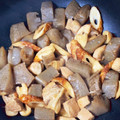 cook＠まつ☆'s cooksnap of when they made こんにゃくとちくわ、むね肉の甘辛炒め煮.