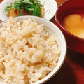 papikun's cooksnap of when they made 妻が喜んだ　シメジと油揚げの炊き込みご飯.