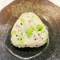 悠LOVE航's cooksnap of when they made 枝豆とごま塩のおにぎり.