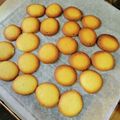 ハチ8コロ8's cooksnap of when they made 卵白で☆ヨックモック風ラングドシャ☆.