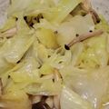 ヨシヨッシー's cooksnap of when they made 春キャベツとしめじのバタポン炒め.