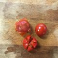 Ruriluru's cooksnap of when they made ミニトマトで作る簡単お花の飾り切り.